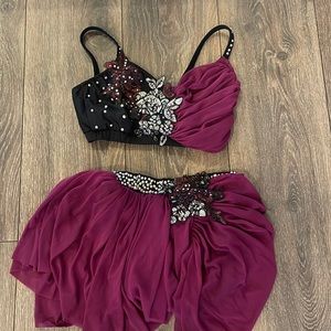 I live this piece. It’s so cute and gorgeous and I just love the maroon color.